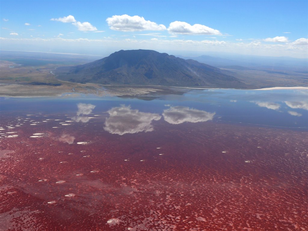 IL-LAGO-NATRON-E-IL-VULCANO-OL-DOINYO-LENGAI